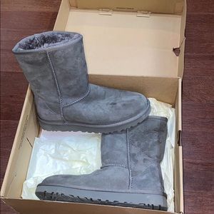 Like new Classic Short Ugg Boots